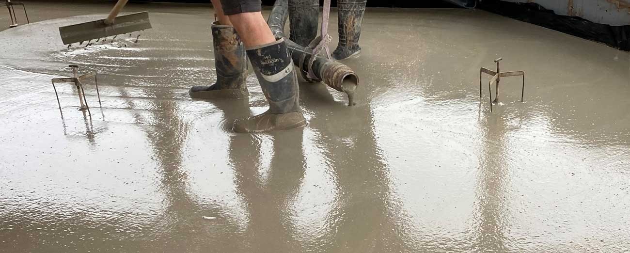 Pumping liquid screen onto floor